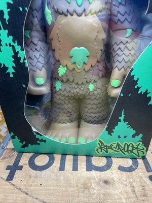 StrangeCo Fifty 24SF Bigfoot Giant vinyl figure Toy Box