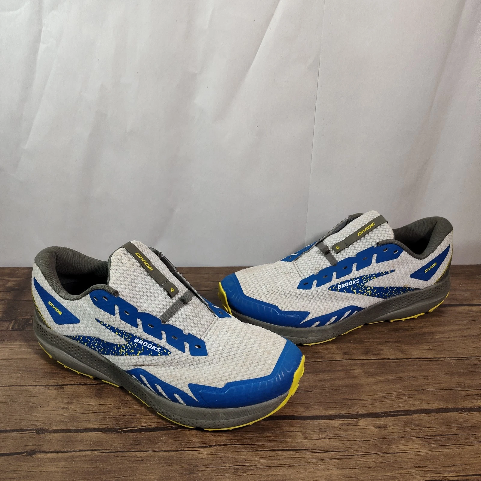 Brooks Divide 4 Gunmetal/Sulphur Men’s Trail Shoes Size 11.5