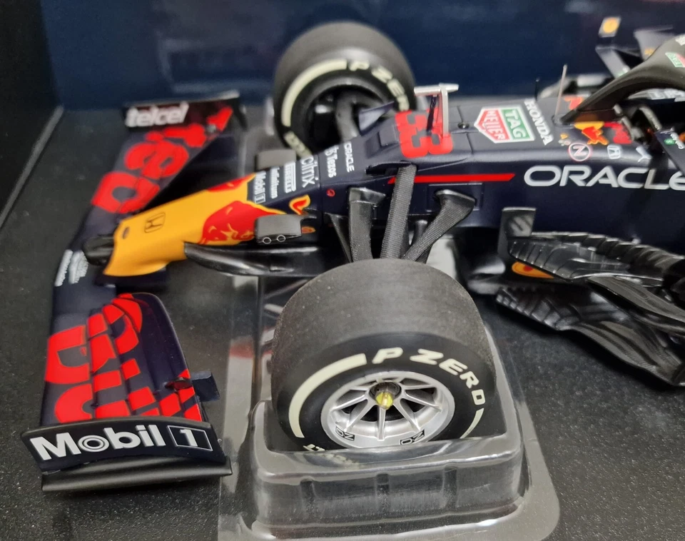 MINICHAMPS 1:18 MODELLINO AUTO F1 RED BULL HONDA RB16B VERSTAPPEN ABU DHABI 2021 - Immagine 4 di 4