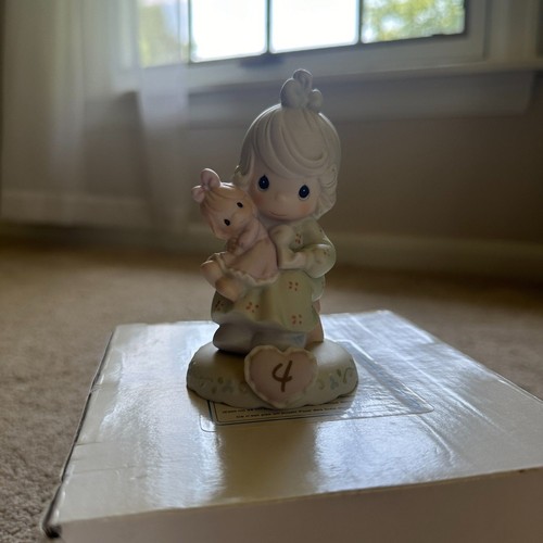 Precious Moments Figur "Growing in Grace, Age 4" 136239 ©1994