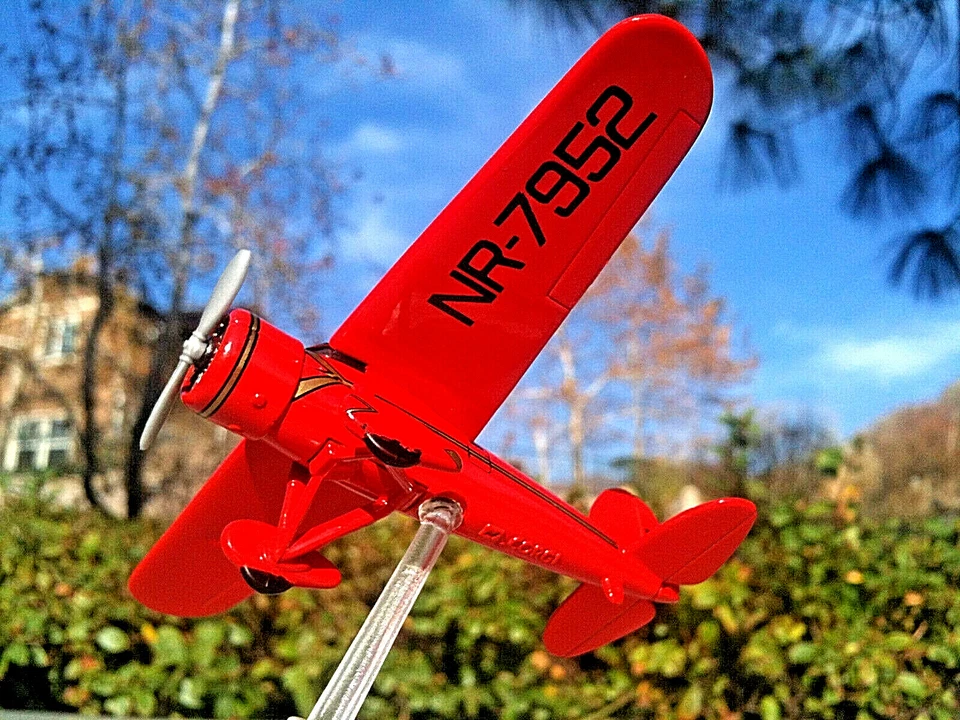 Corgi Lockheed Vega Amelia Earhart, May 20th 1932 Die-cast Showcase 1:120 Scale - Image 2 of 4