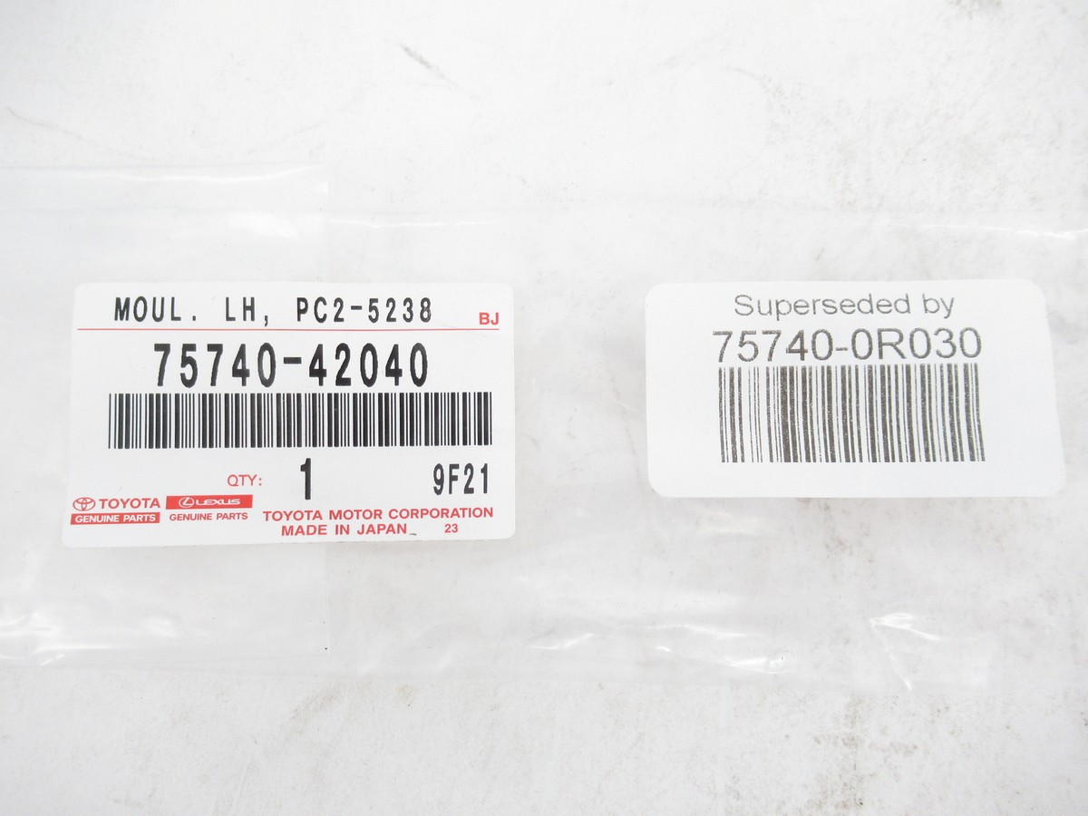 Genuine OEM Toyota 75740-0R030 Driver Rear Belt Molding Window