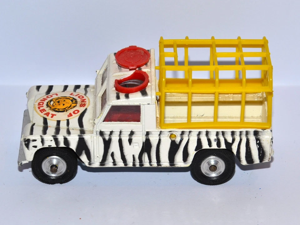 Vintage Corgi Toys Land Rover 109 W.B. aus Gift Set No 8 Lions of Longleat - Bild 2 von 4