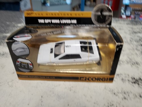 Corgi 2007 James Bond The Spy Who Loved Me 1/36 Lotus Esprit Underwater NEW - Picture 2 of 11
