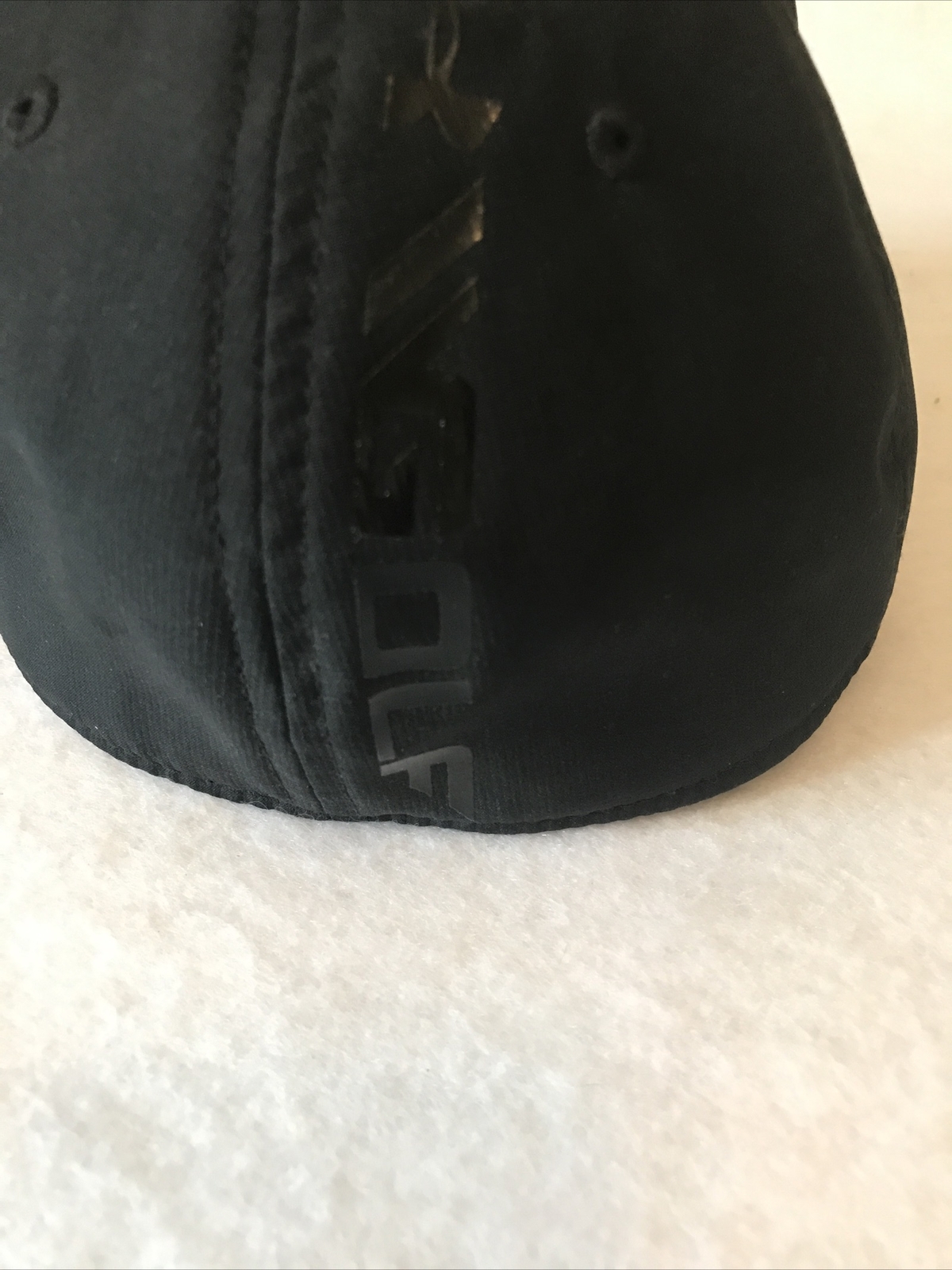 Under Armour Solid Black Hat-Headline-Size M/L - image 4