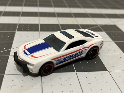2012 HOT WHEELS WHITE '10 CAMARO SS POLICE CAR, CITY WORKS #1/10