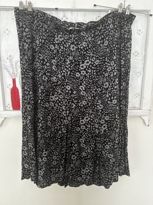 Women s Plus Size White Stag 4X 26/28 Long Black Grey Flowy Rayon Skirt