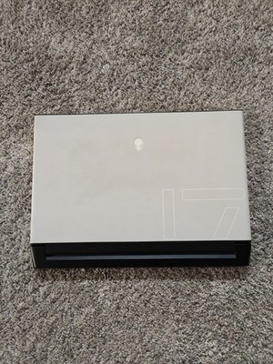 Alienware m17 R4 17in i7-10870H 32GB 1TB SSD RTX 3060 Win 11 Home