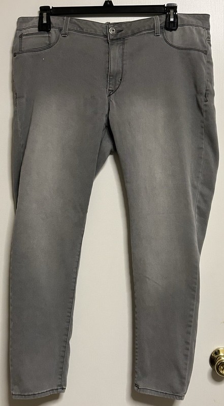 Women’s Jeans Size 18 / Jordache Suppers Skinny / Unique Grey Color