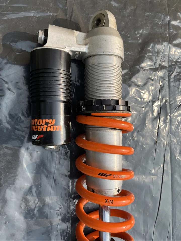 Amortiguador trasero KTM 250 SXF 2011 19 pulgadas Foto 2 de 4