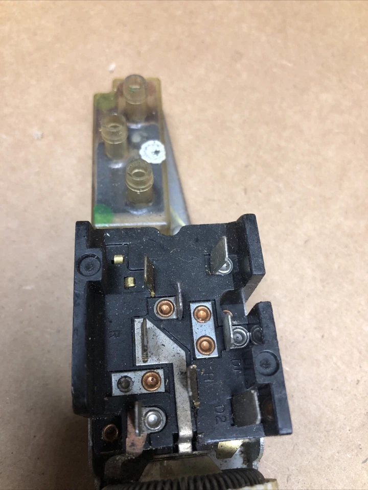 1970 水星 COUGAR HEADLIGHT VACUUM SWITCH 罕见 — 第 2/4 张图片