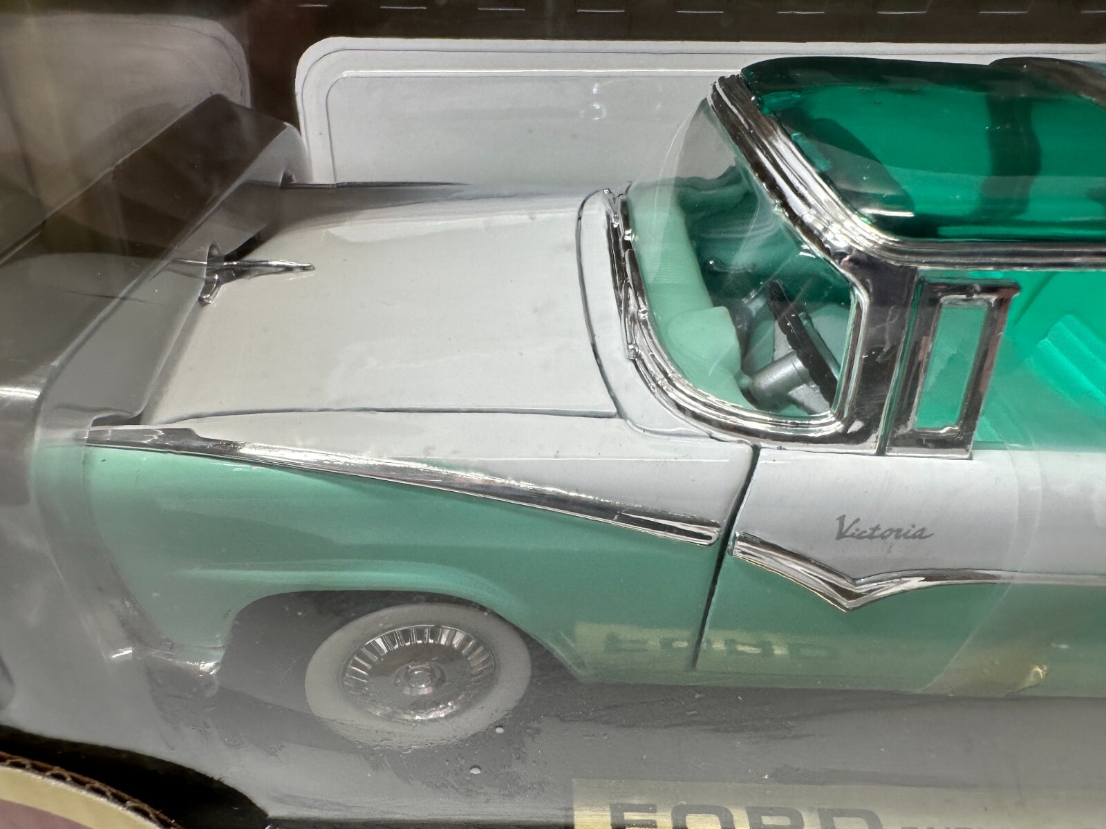 Road Legends 118 1955 Ford Fairlane Crown Victoria Glass Roof Diecast