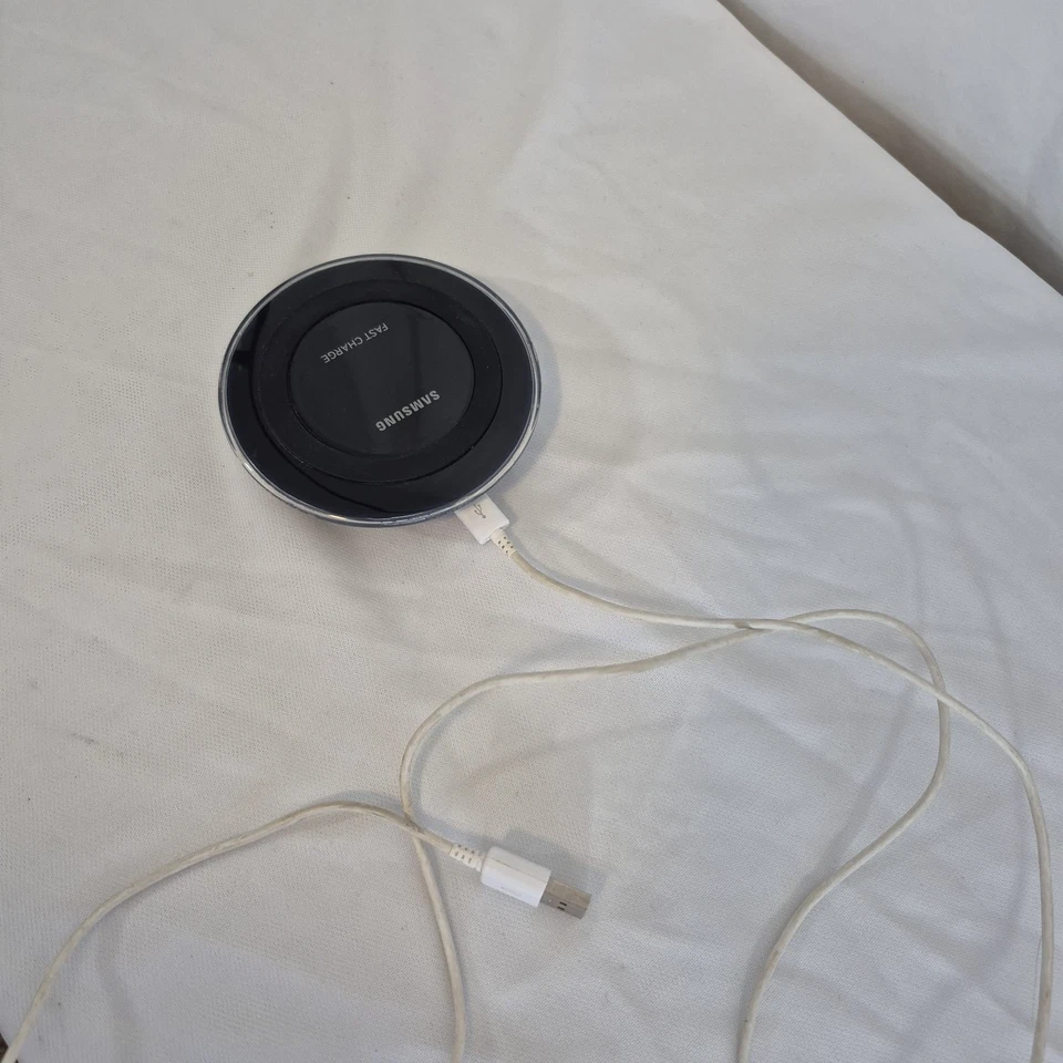 Samsung Wireless Fast Charger EP-PN920 2 Years Old - Image 2 of 3