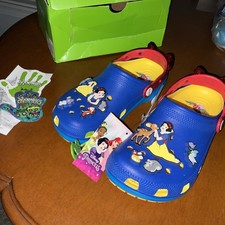 NEW Womens Crocs Disney Snow White Clog Shoes W/ Box, size 8 also mens size 6 