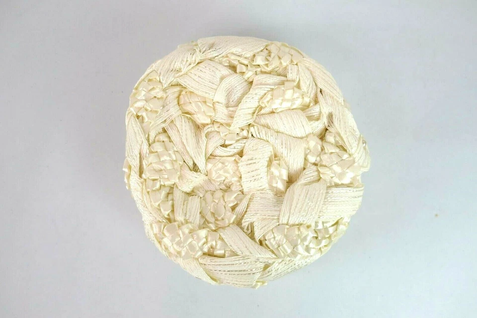 Pastillero Fascinator Marfil Sombrero Cloche 22 1/2 años 30 40 De Colección Ratán Pinehurst Italia Pastillero Foto 4 de 4