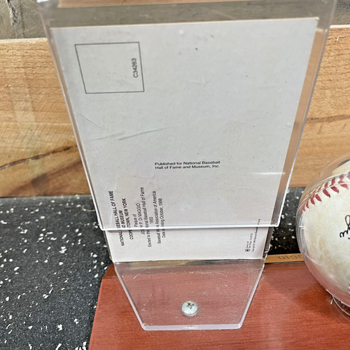 Joe DiMaggio Hall Of Fame 1955 Tribute Ball and Plaque Replica - Picture 7 of 11
