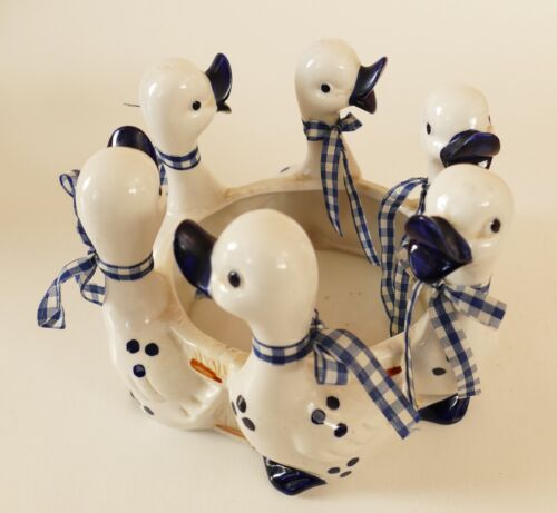 Dekorative Porzellan Schüssel mit Gänsdemotiven und Gänseköpfen - Bild 1 von 8