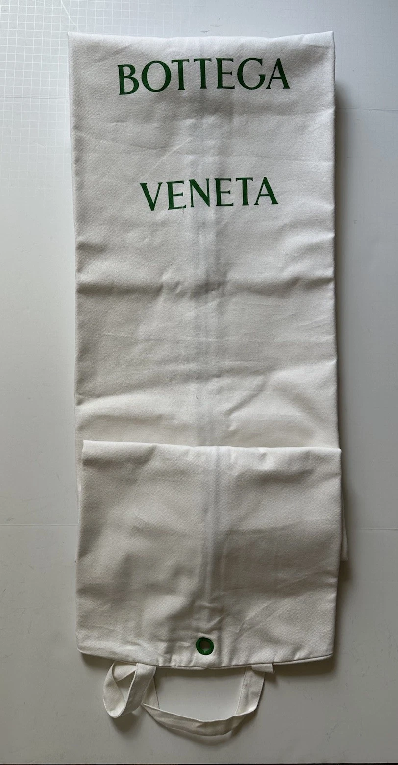 Bottega Veneta Giacca Gilet Pieghevole Borsa Porta Indumenti Bianco 54”L x 27 5”W Nuovo