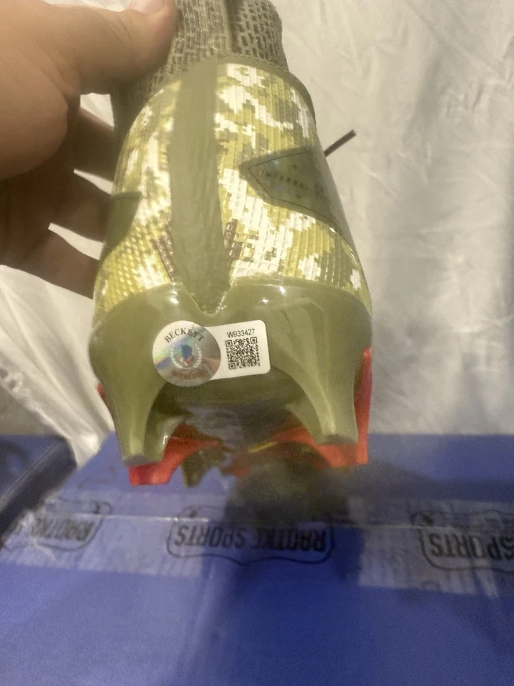 Botín Nike Alpha Menace Elite 3 TK firmado por Travis Kelce KC - Certificado de autenticidad Beckett Foto 3 de 3