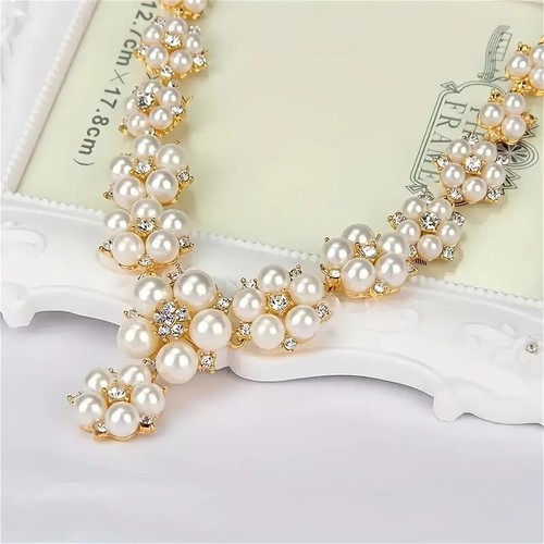 Conjunto de joyas de flores radiantes - delicados pendientes y collar, piedra lechosa brillante - Imagen 3 de 8