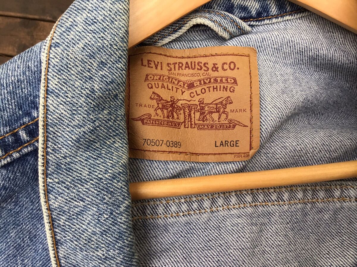 LEVI's Blue Denim Jean Trucker Jacket VINTAGE Sz. L Red LEVI's Blue Denim Jean Trucker Jacket VINTAGE Sz. L Red
