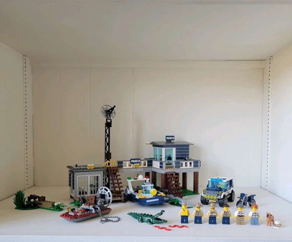 LEGO CITY: Estación de Policía del Pantano (60069) 100% Completo. Sin manual Foto 2 de 4
