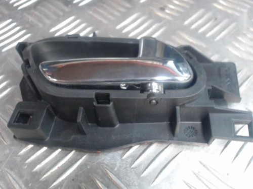 Poignée Intérieure Avant Droite Compatible Hyundai I30 / I30 CW 2007-2012 – Référence OE 82610-2L000 / 82620-2L000