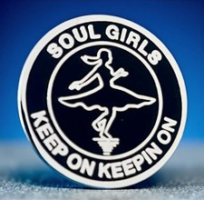 NORTHERN SOUL BADGE - NORTHERN SOUL GIRLS - KEEP ON KEEPIN ON - BLACK SILVER