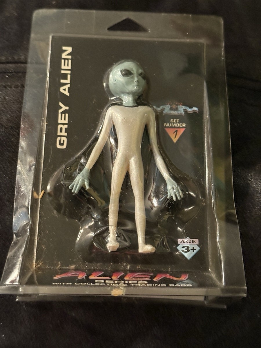 Grey Alien From Alien Series Set 1 With Trading Card MIP