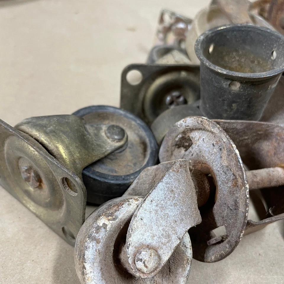 Juego de 20 ruedas giratorias de muebles antiguos vintage de metal, madera y plástico Foto 2 de 4