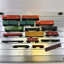 Assortment Lot 16 HO Scale Model Train Freight Cars Rolling Stock Track Tested