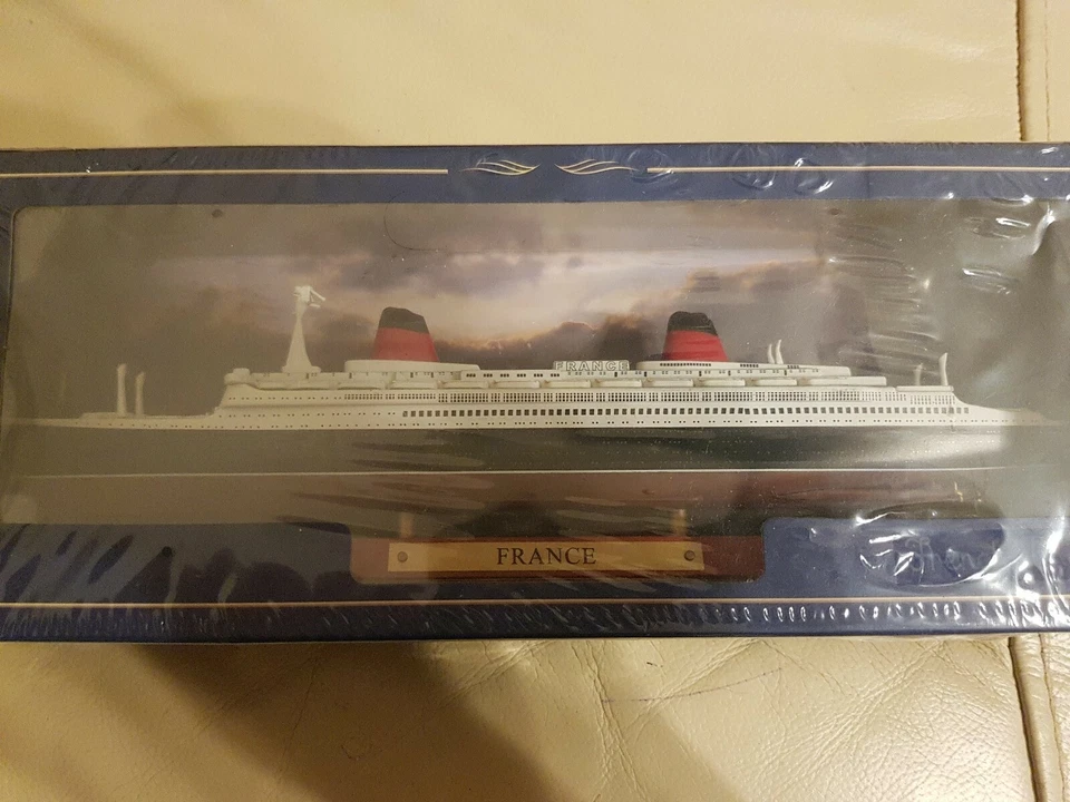 KF03 Atlas DeAgostini 1/1250 Scale Transatlantic Liner France - Image 3 of 4