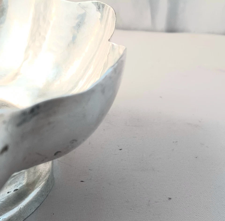 Cuenco acanalado martillado de plata de ley Juárez Prieto México 950 de 6" de diámetro Foto 3 de 4