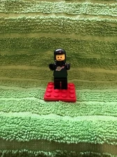 LEGO BLACK SPACE MAN MINIFIGURE VINTAGE ASTRONAUT FIGURE Legoland Clean 1979