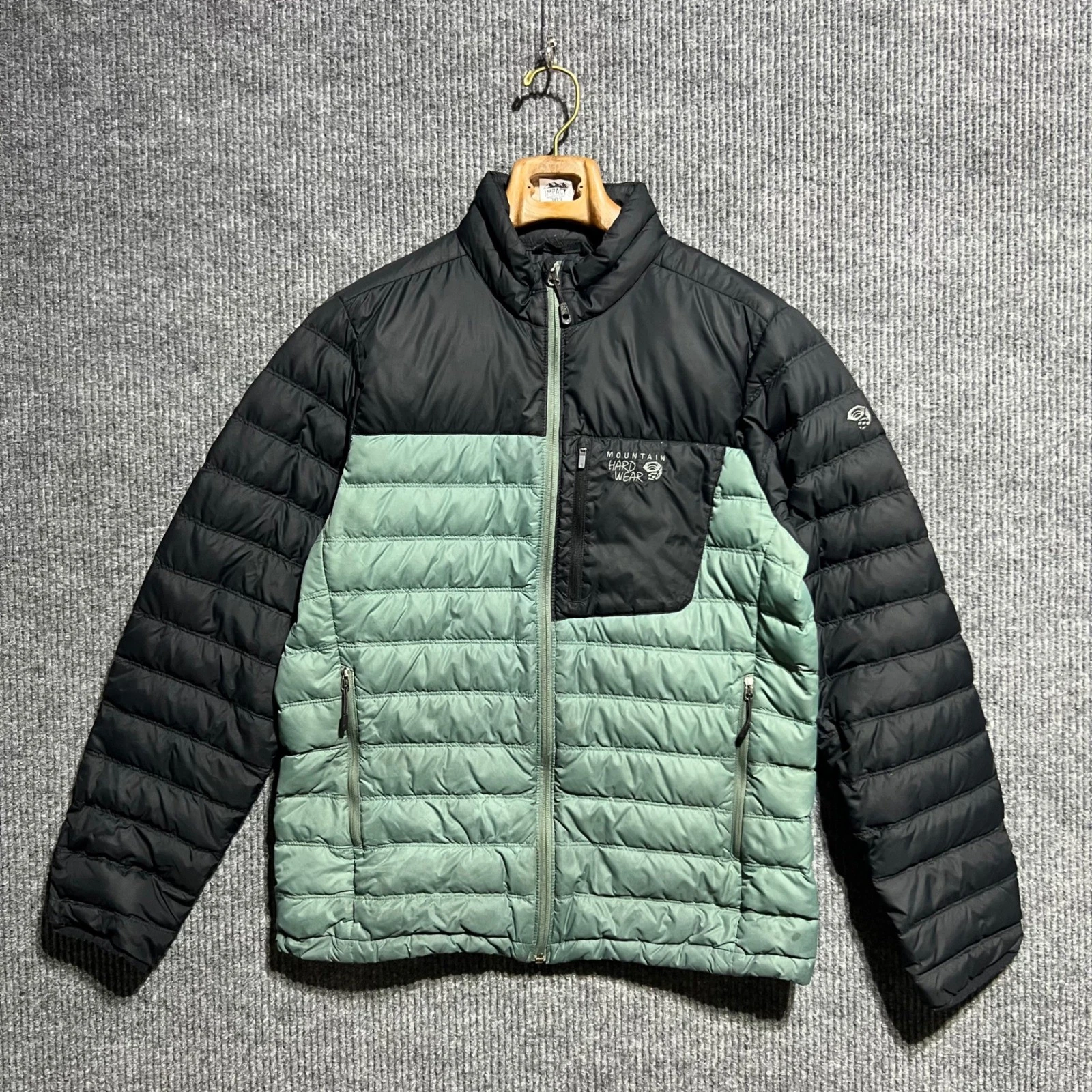 Mountain Hardwear Dynotherm Puffer Jacket Mens Medium Black Green 650 Fill
Opens in a new window or 