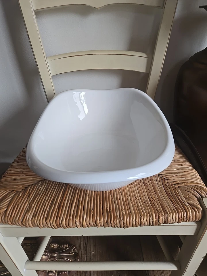 Bañera/tazón de porcelana blanca de 10 Strawberry Street. 13"×10,5" Foto 2 de 4