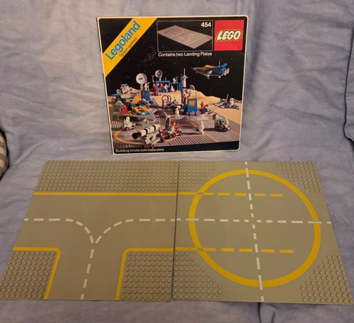 LEGO 454 - Two Lunar Landing Plates BASEPLATES Classic Space roadplates