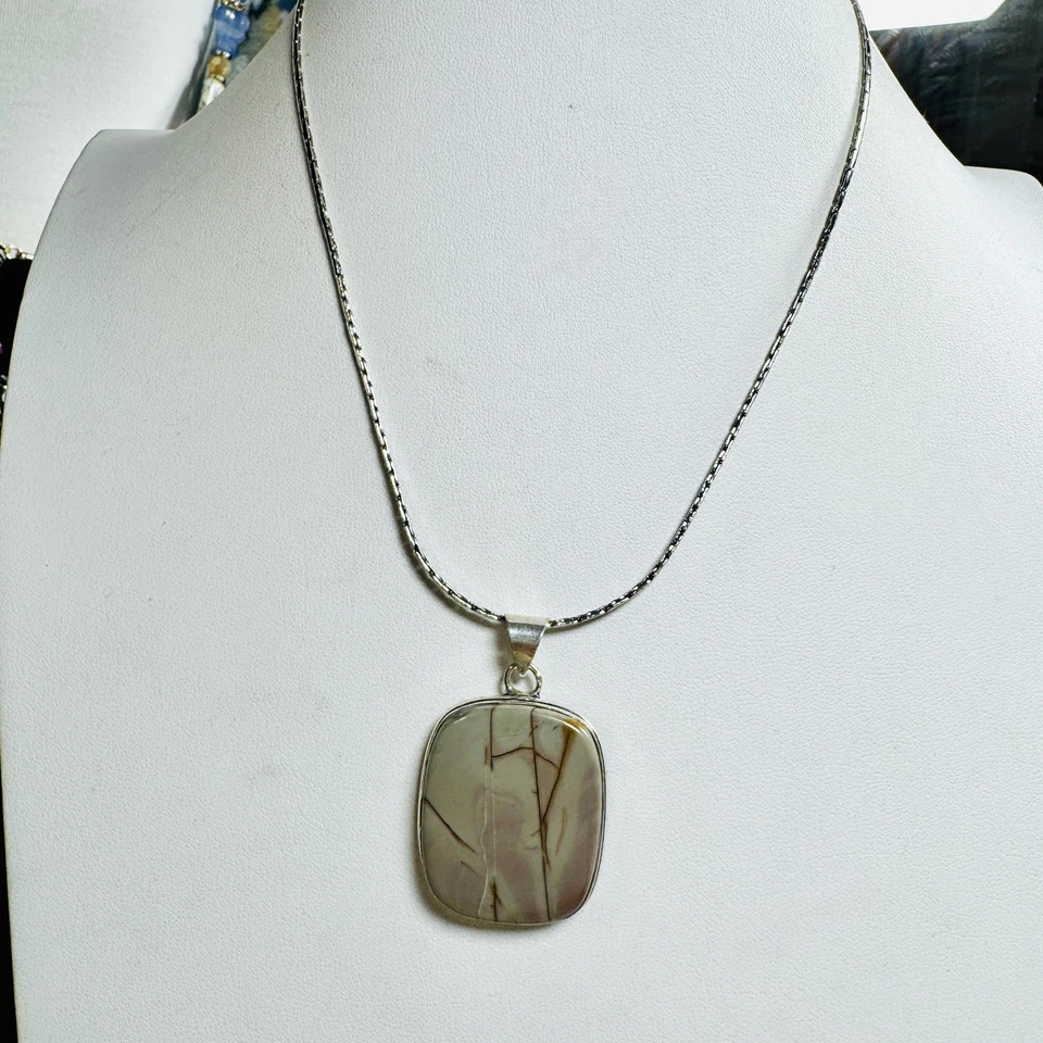 Collar de hombre miniatura de resina hecha a mano de jaspe mookaita único en su clase. Reversible  Foto 4 de 4