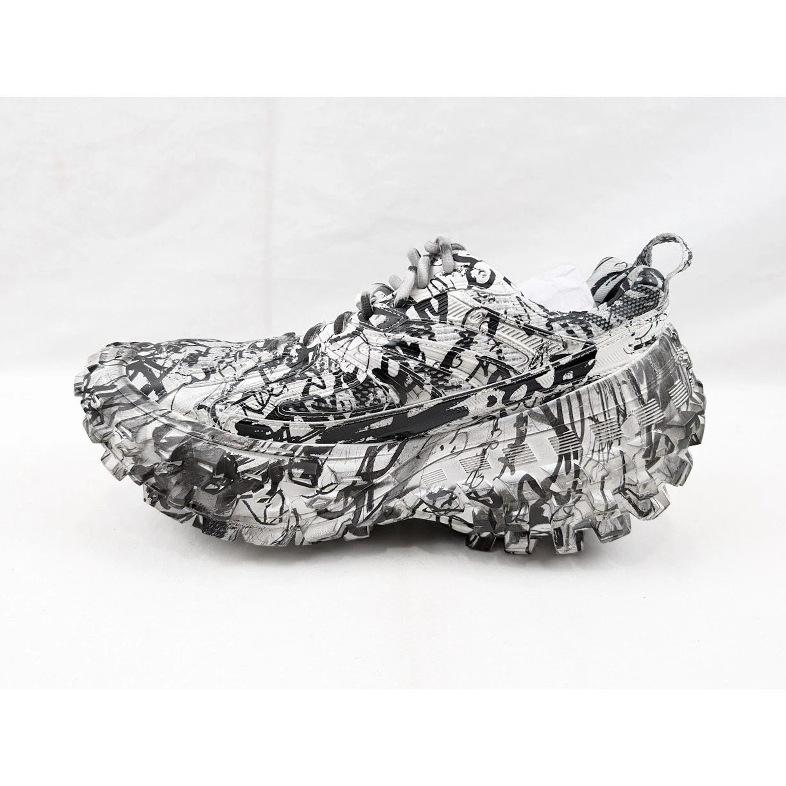 Balenciaga Q:2 / Bouncer Extreme Graffiti Print in White/Black BNWB 44 image 8