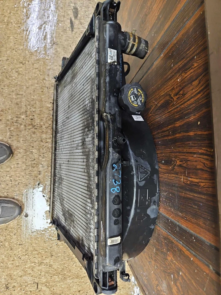 04-12 GMC CANYON CHEVY COLORADO 2.9L 3.7L AT Radiador sin cubierta sin ventilador OEM Foto 2 de 4