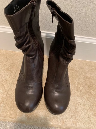 Soft Wear Leather Brown Boots Size 
