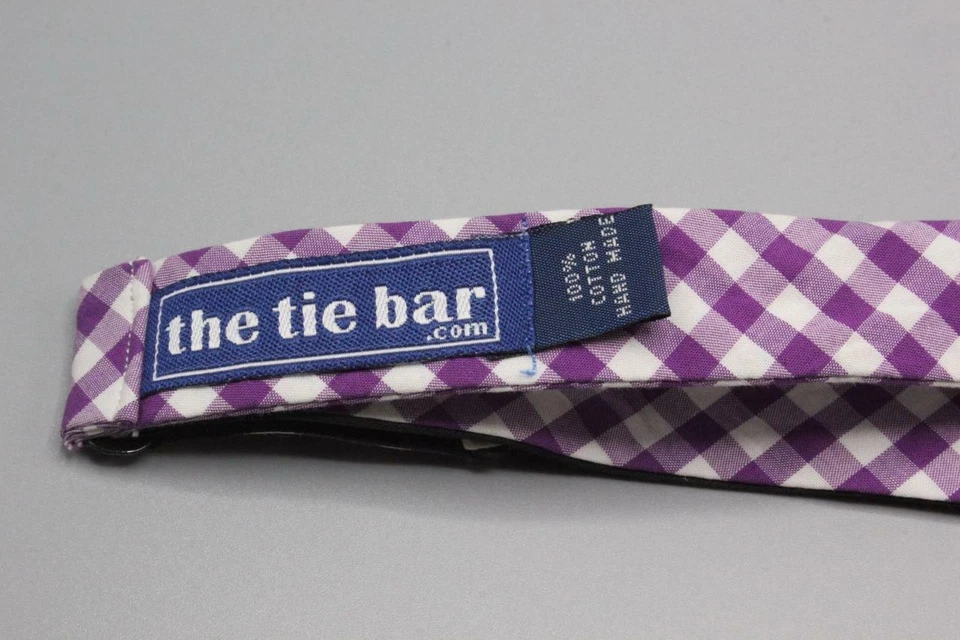 Pajarita ajustable de algodón THE TIE BAR. Cuadros a cuadros morados y blancos Foto 3 de 3