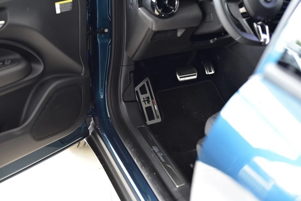 POGGIAPIEDE ALFA ROMEO JUNIOR IBRIDA 136 ELETTRICA 156 SPECIALE BEV MILANO - Image 3 of 4