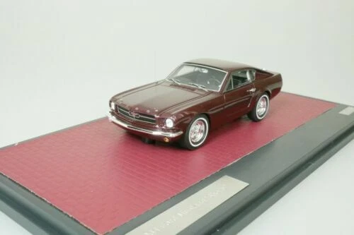 Voitures, camions et fourgons miniatures Matrix 1:43