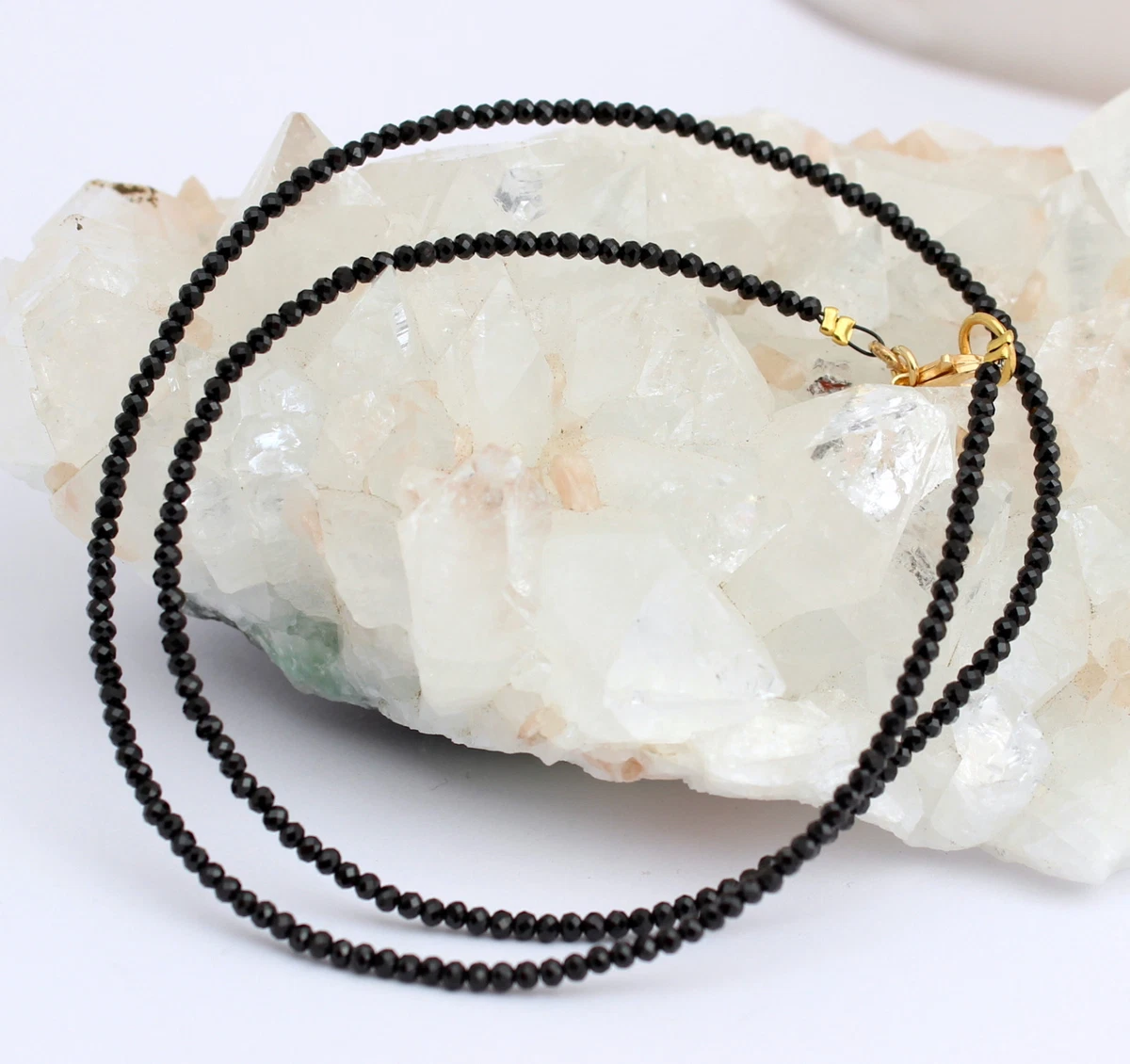 Collana Girocollo Con Perline Di Spinello Nero, Goccia In Quarzo Ec