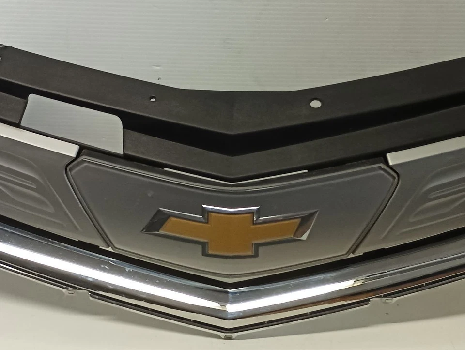 2017 2018 2019 Chevrolet Volt Grille Upper Grill Opt UGN Genuine OEM 11918373 - Image 3 of 4