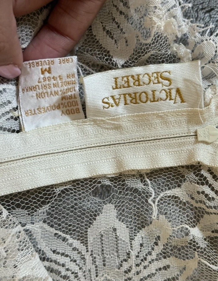 Body Grande Victorias Secret Vintage Etiqueta Dorada Años 90 Encaje Satinado Lazo Marfil Foto 3 de 3