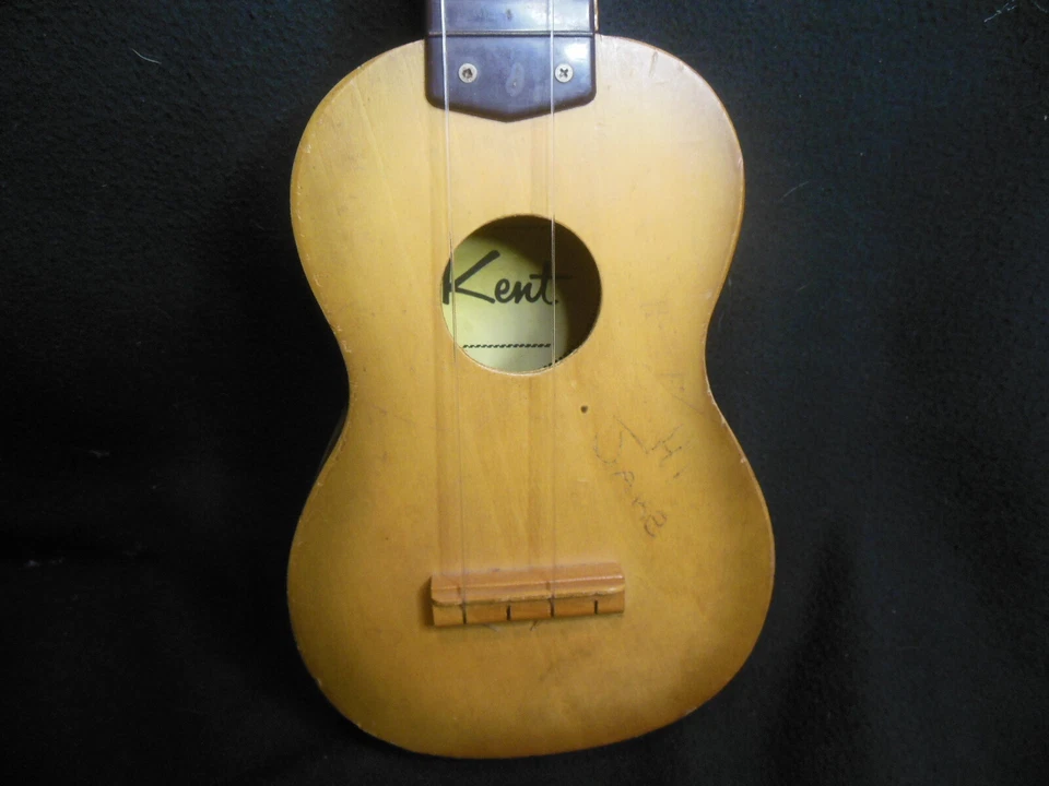 Vintage KENT UKULELE Poor Condition Japan  - Image 4 of 4