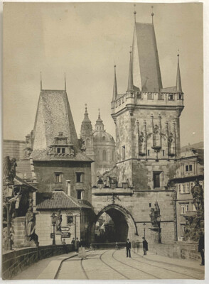 Original 1900er Prag, die Kleinseitner Brückentürme, von K. Bellmann