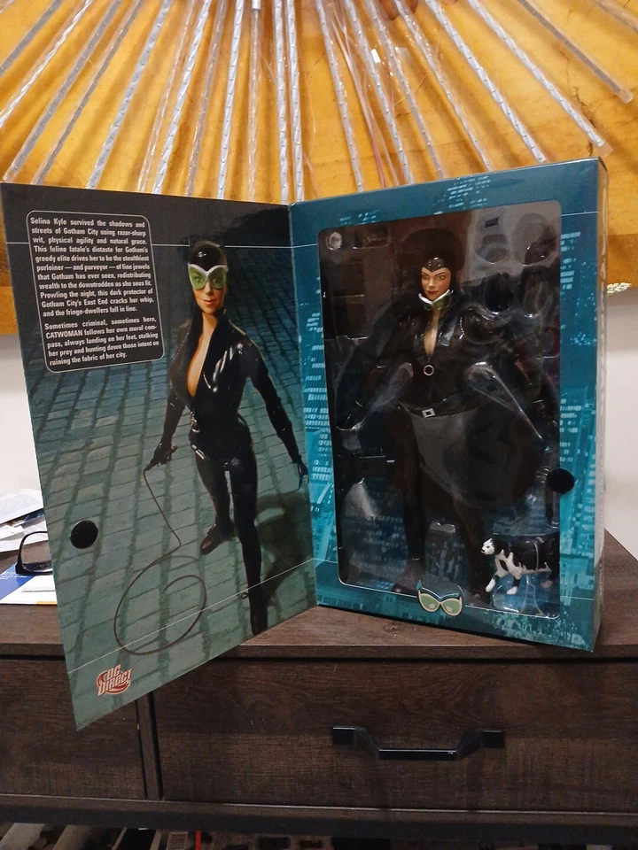 "Figura de coleccionista de lujo DC Direct Catwoman 13"" nueva sellada de colección" Foto 2 de 4